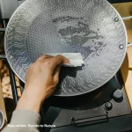 네이처하이크 스테인레스 스틸 그릴 팬 라운드 비 스틱 바베큐 플레이트 바베큐 그릴 야외 여행 캠핑 프라이팬 베이킹 트레이 - 이미지 2