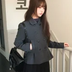 여성용 슬림핏 체크 울 코트, 플리츠 허리와 더블 버튼, 숏 스타일 폴리에스터 섬유, 컬리지 스타일