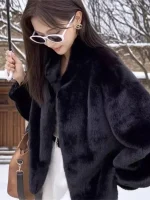 젊은 여성용 숏 스탠드 칼라 퍼 코트 워터 래빗 벨벳 일체형 디자인 겨울 패션 두꺼운 스트레이트 튜브 스타일 - 이미지 5